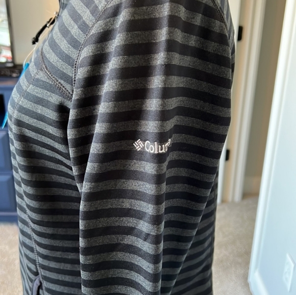 🆕Columbia Mountain Run Half Zip Pullover Jacket Black & Grey Stripe Size Medium - Picture 2 of 7